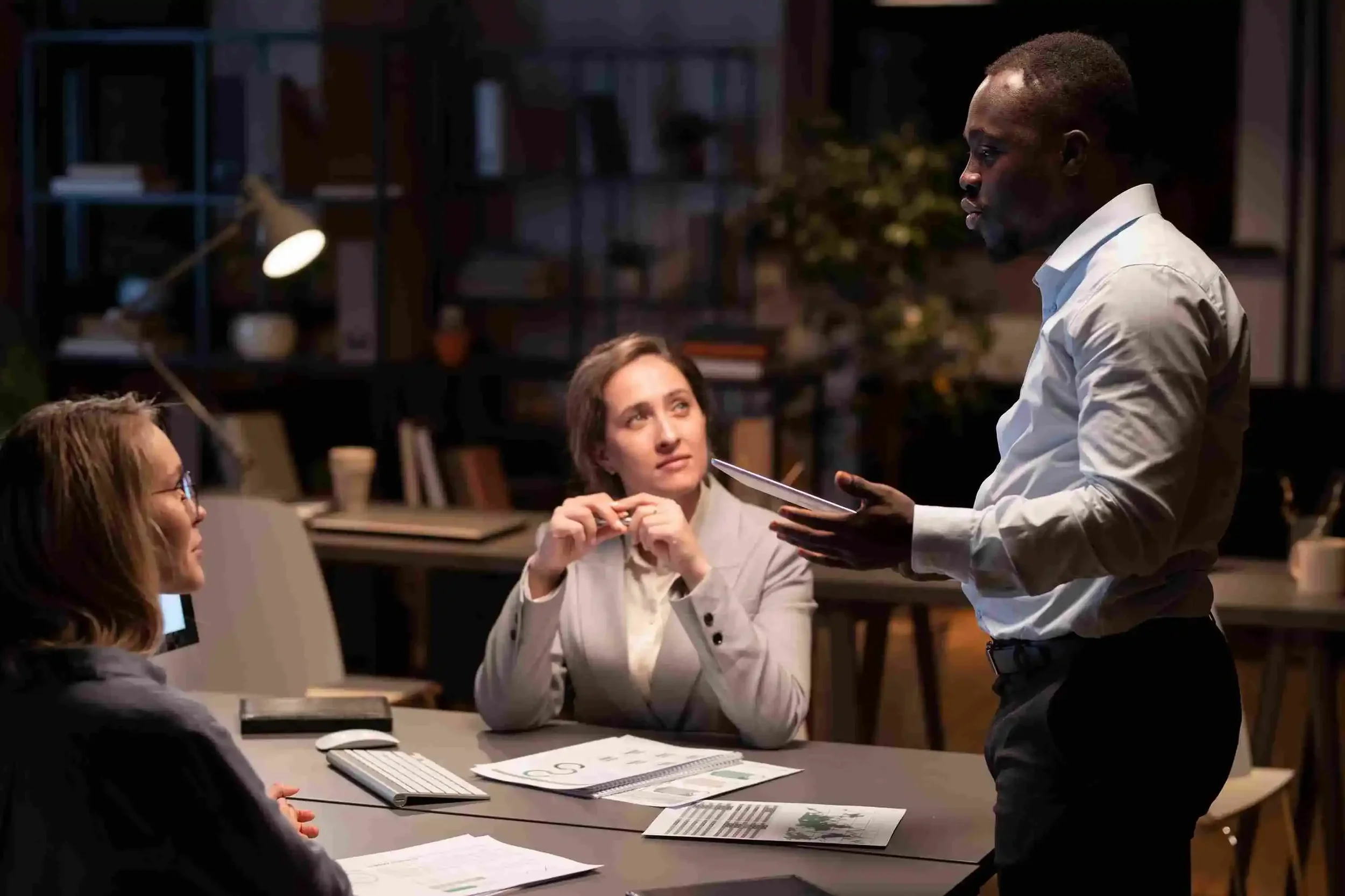 Shaping the Future with Effective Leadership Communication in the Workplace