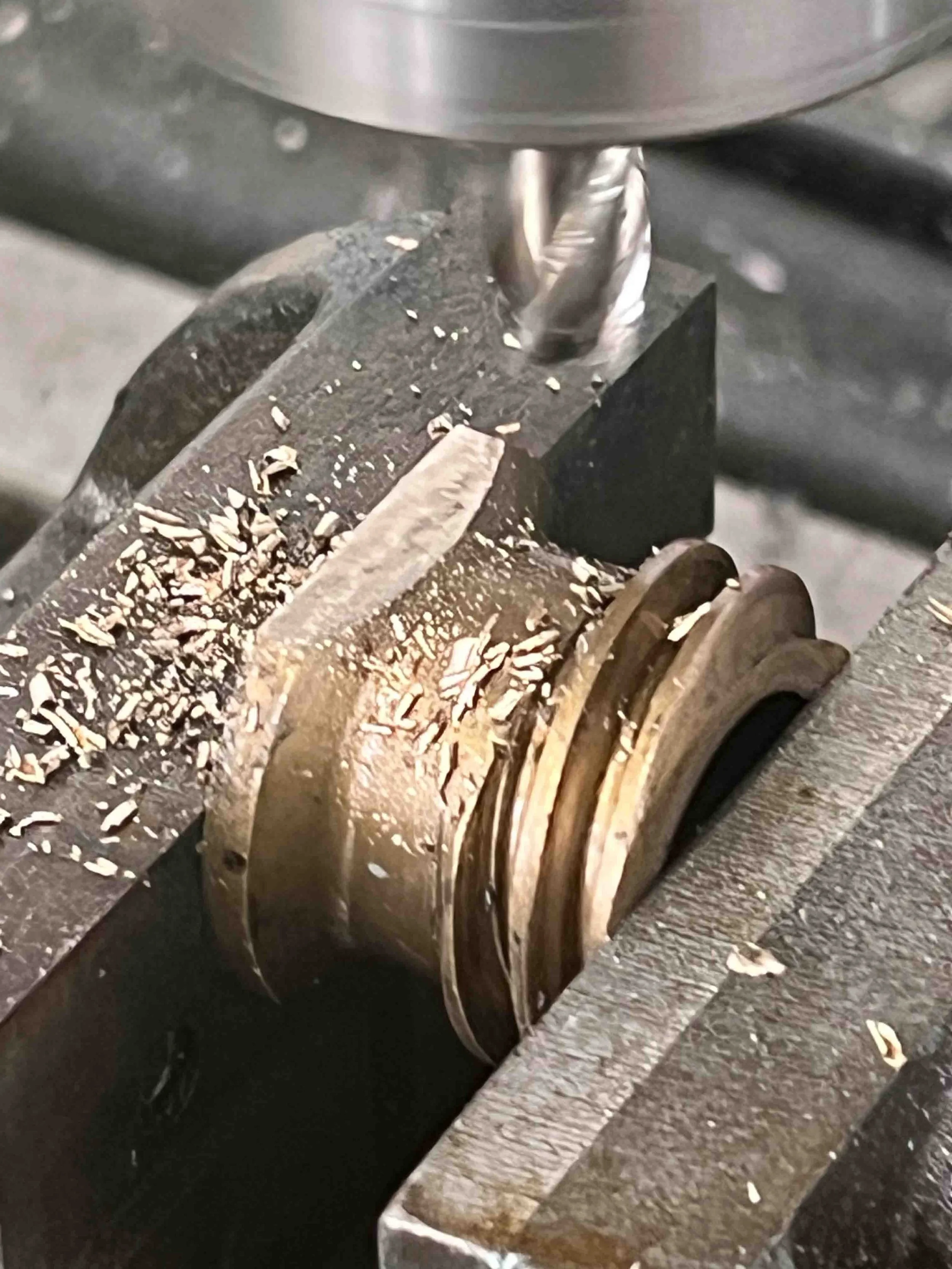 close up of oil pump worm