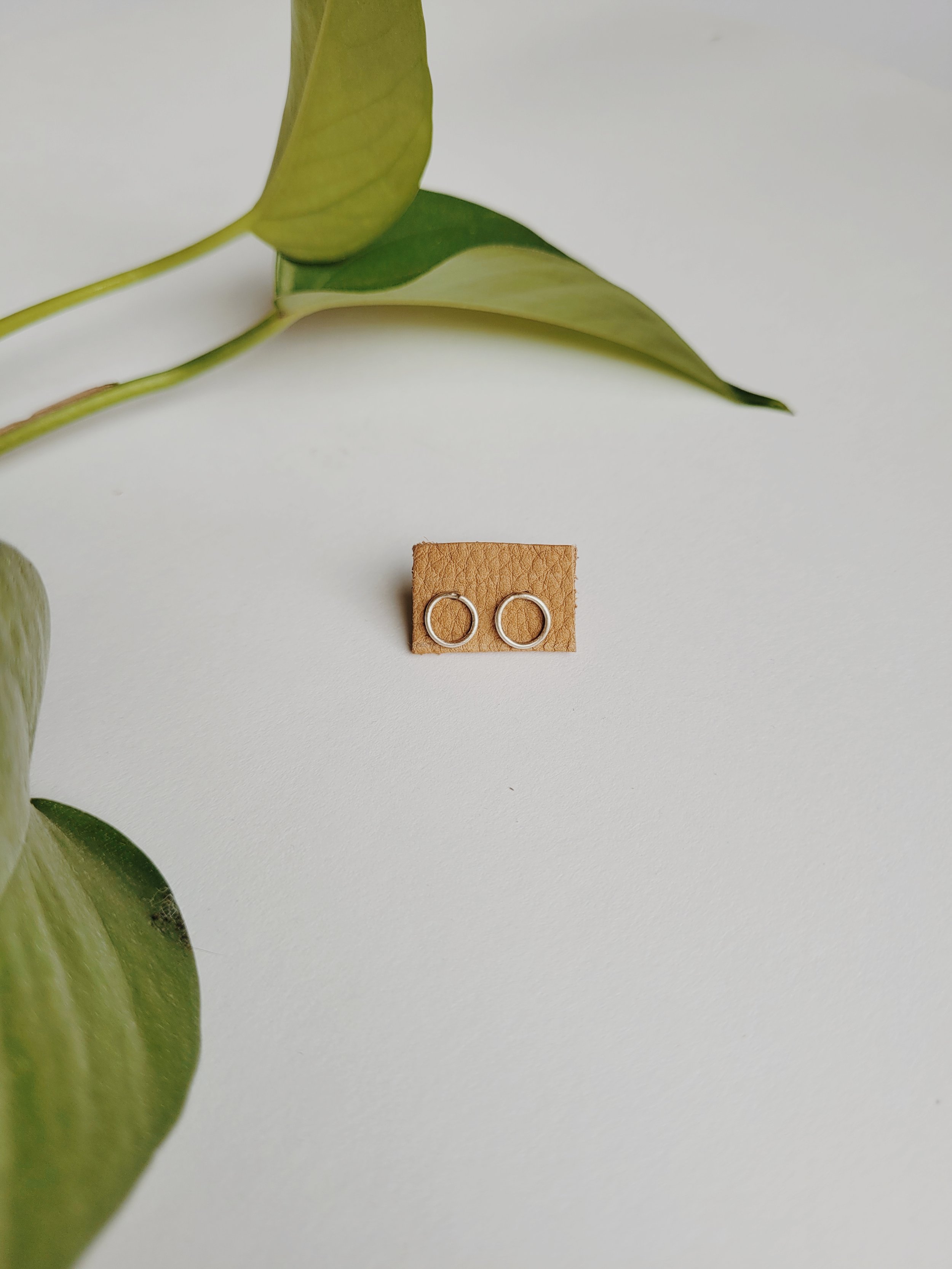 Minimal Circle Studs