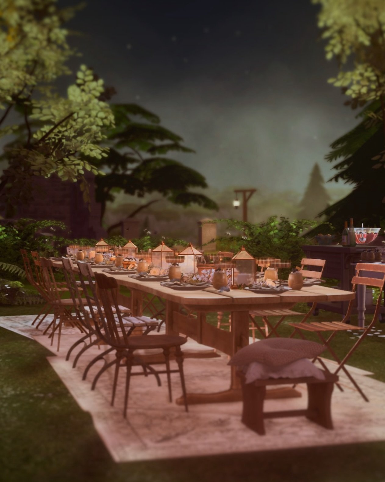 As dusk falls and a gentle mist rolls in, the long table glows with candlelight and the soft rustle of laughter.
It&rsquo;s the kind of night that feels endless &ndash; wrapped in warmth, stories, and the quiet promise of summer magic. ✨🌿

#Sims4Sto