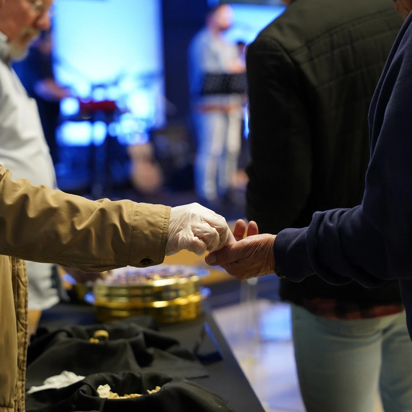 📸✨ Ayer continuamos nuestra serie en Nehem&iacute;as.
Recordamos que la presencia de Dios es todo lo que necesitamos para ser instrumentos de restauraci&oacute;n y caminar en obediencia.
Cuando Dios est&aacute; con nosotros, &Eacute;l hace la obra.
