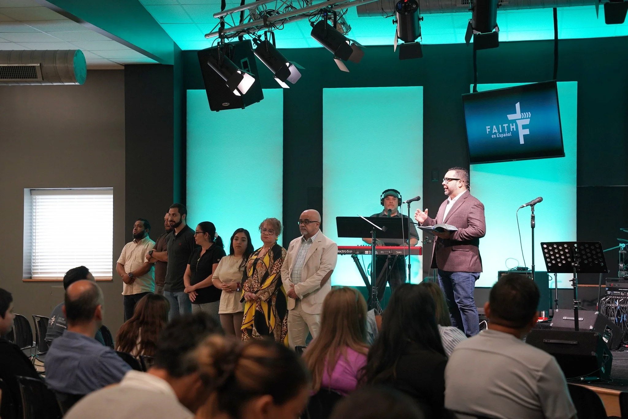 El d&iacute;a de ayer celebramos lo que Dios est&aacute; haciendo en Faith en Espa&ntilde;ol 🙌

Seguimos creciendo como una familia unida y diversa, donde cada persona que camina con Jes&uacute;s puede encontrar un lugar para pertenecer y conectar c