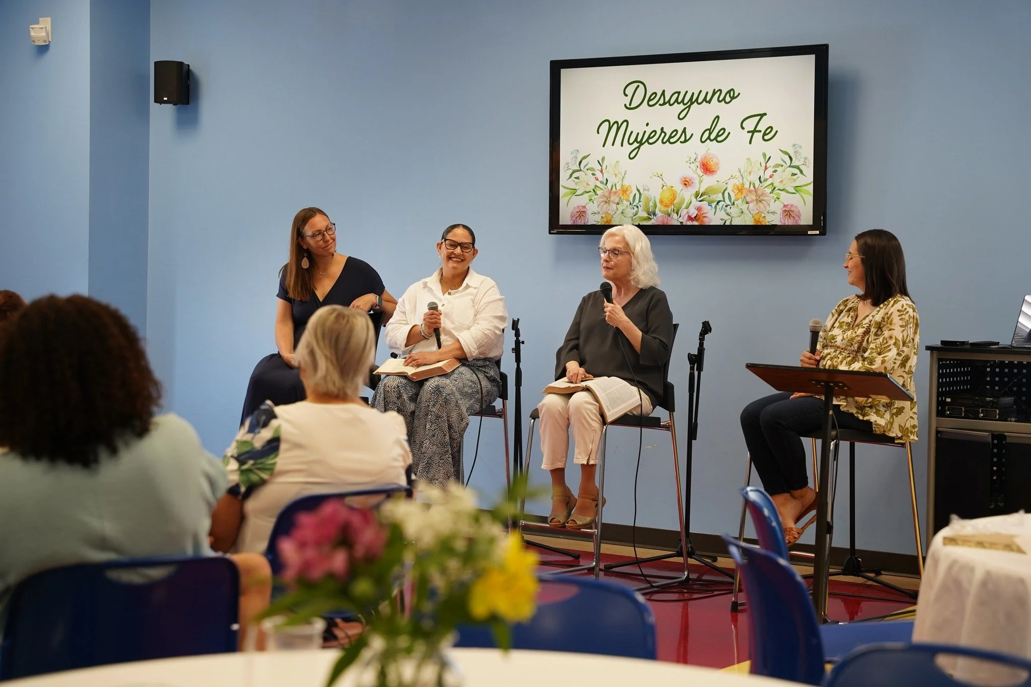 Esta ma&ntilde;ana disfrutamos en nuestro desayuno de mujeres y fuimos animadas a aferrarnos a Dios, caminar juntas y sostenernos unas a otras en cada temporada.
&iexcl;Gracias Dios por la familia que nos has dado!🌸 #MujeresDeFe #ConocerCrecerServir