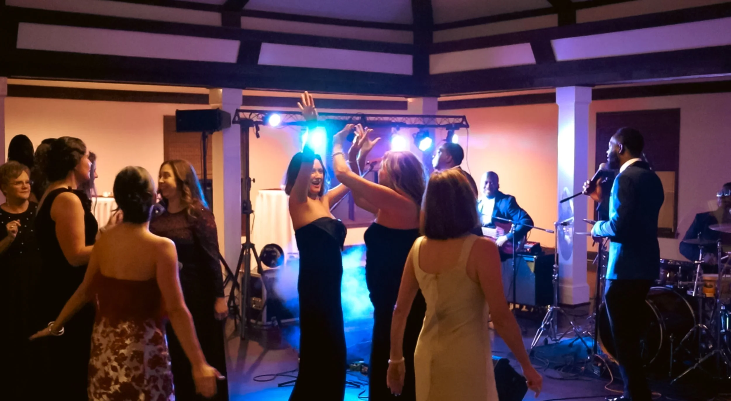 guests dancing 2.jpg