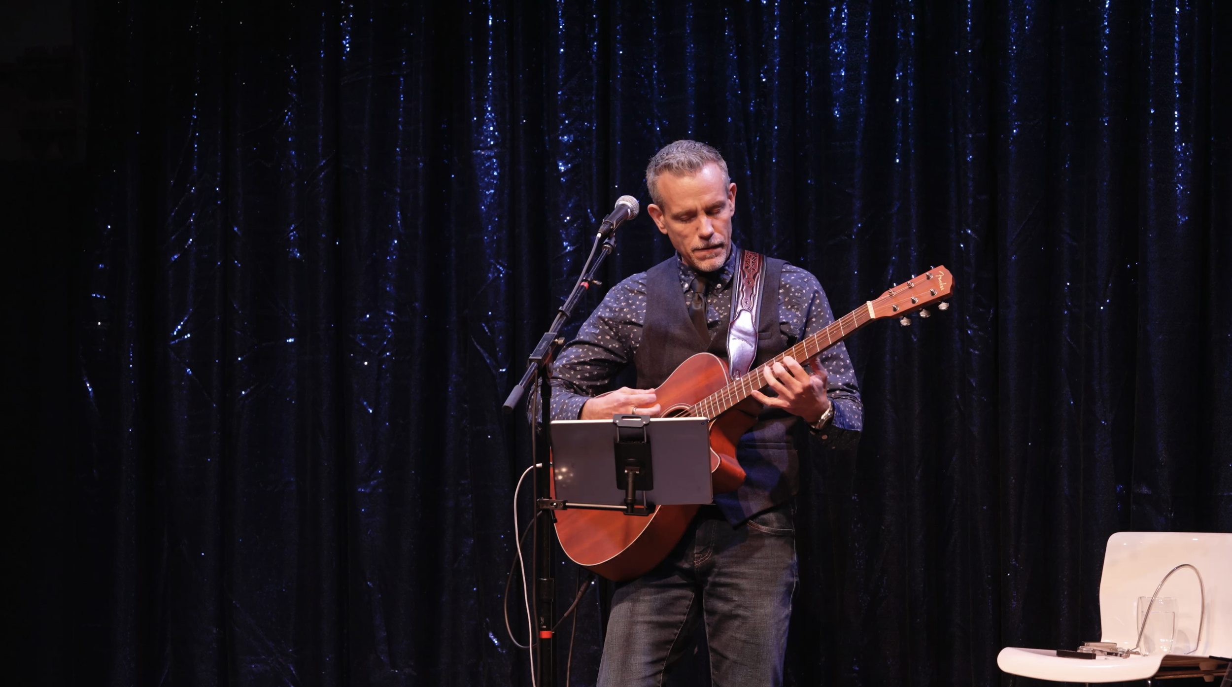 Adam Pascal Acoustic 5.png