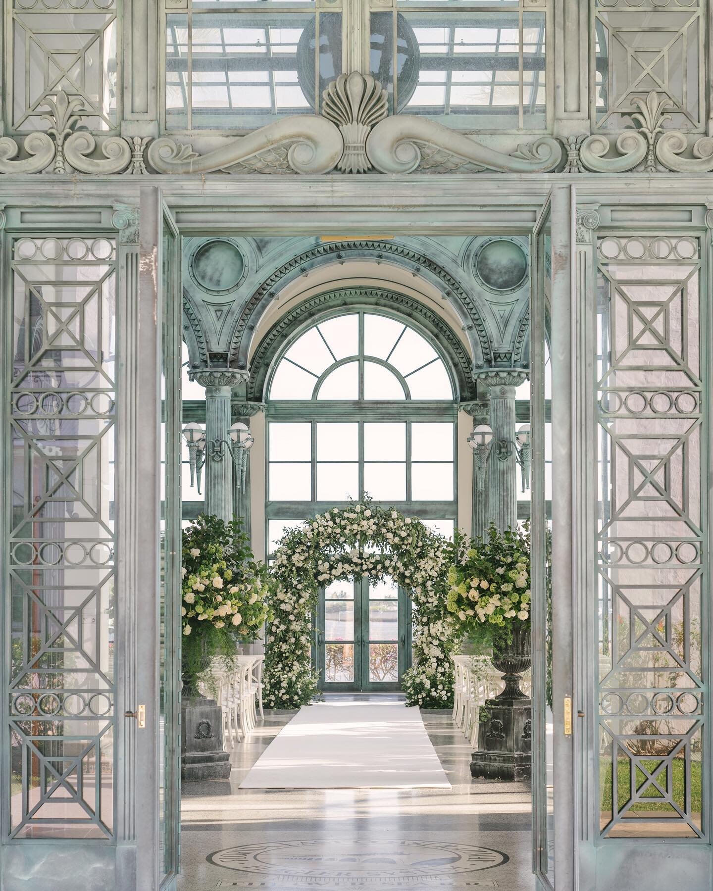 A timeless, beautiful wedding at the historic Flagler Museum in Palm Beach! 🌿
📷: @mattricephotography