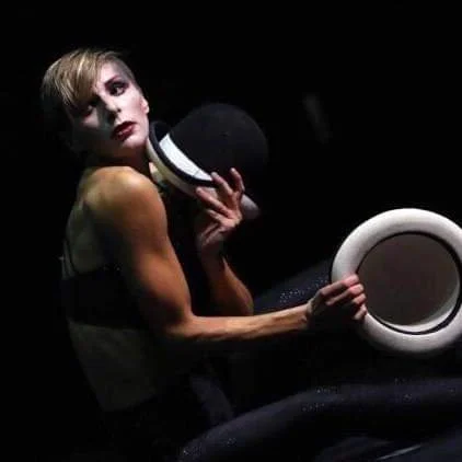 Show " TING" by Ed Wubbe 