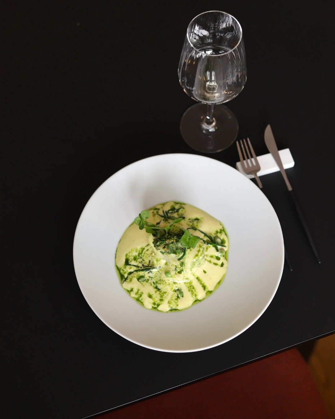 Un air iod&eacute; au c&oelig;ur du potager.
Dos de cabillaud confit, sauce mousseline aux salicornes, petits pois glac&eacute;s.

-
#flanders #hoeilaart #gastronomy #gastronomiefran&ccedil;aise #GastronomieLocale #gastronomie #bruxelles #brussel #br