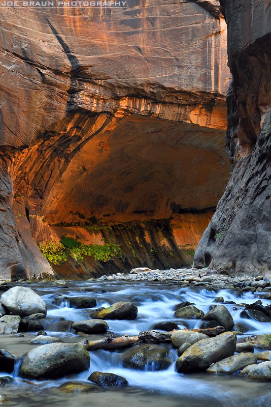 A sweeping bend in the Zion Narrows. (Copy)