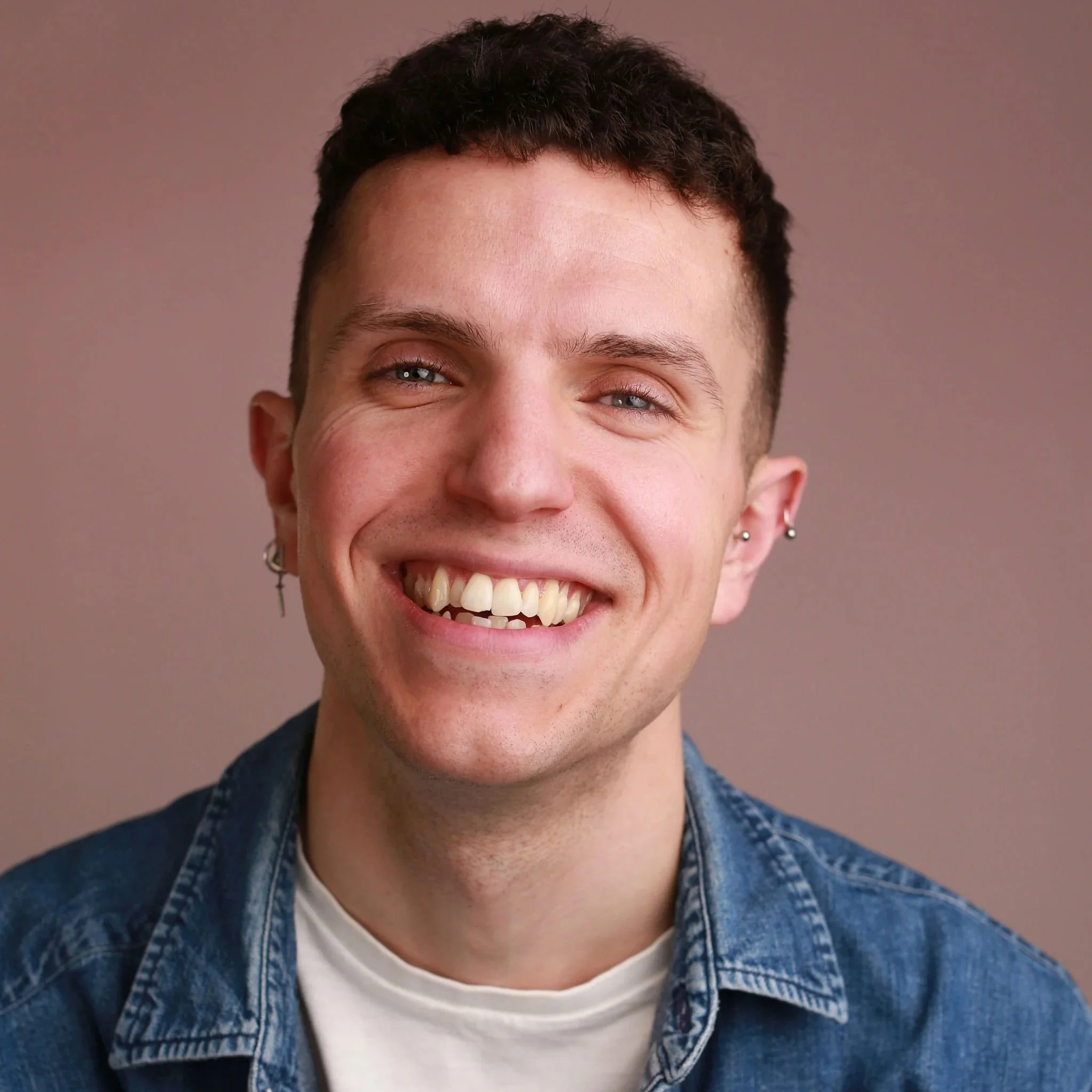 A headshot photo of Damian