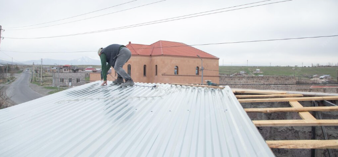 Common Signs Your Commercial Roof Needs Repair or Replacement