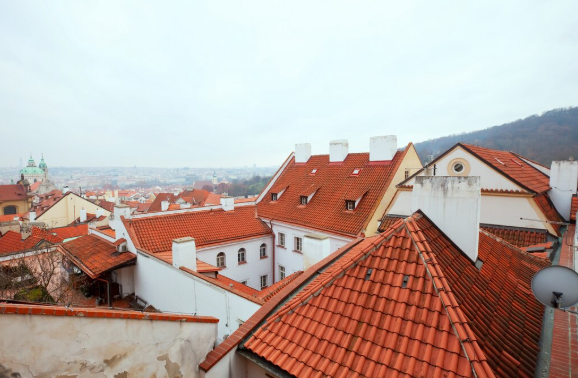 How Kansas City Weather Affects the Lifespan of Your Residential Roof