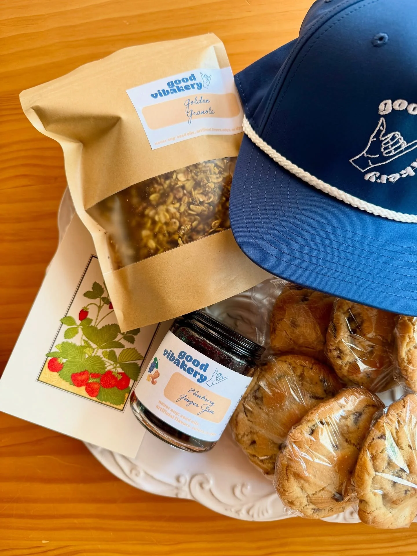 Serving up and shipping out orders ๐ฉ‍๐ณ๐ฆ
Every order with a handwritten card ๐๐จ
Pictured:โจGV Merch Hat
Golden Granola
Blueberry Ginger Jam
Chocolate Chip Cookies with Sea Salt
Cinnamon & Sage Granola 
Turmeric Hot Cocoa Mix
#bakery #bak