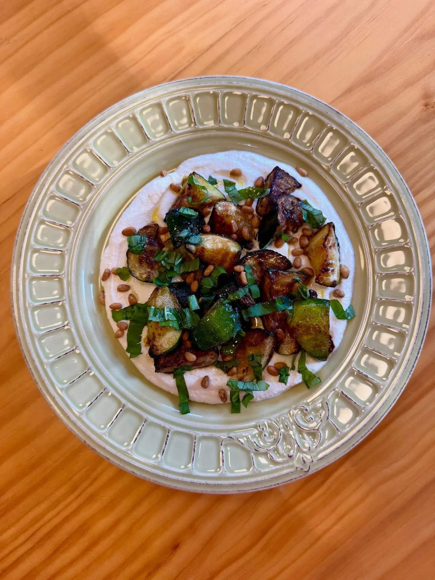 A little Italian, a little extra ๐ฎ๐น๐‍โ๏ธโจCrispy panko pork chop doing the most over saucy marinara orzo ๐
๐โจZucchini got dressed up with pine nuts, basil, and a fluffy ricotta cloud โ๏ธ๐ฟโจWhy go out when dinner can pull up like this?
๐West Pal