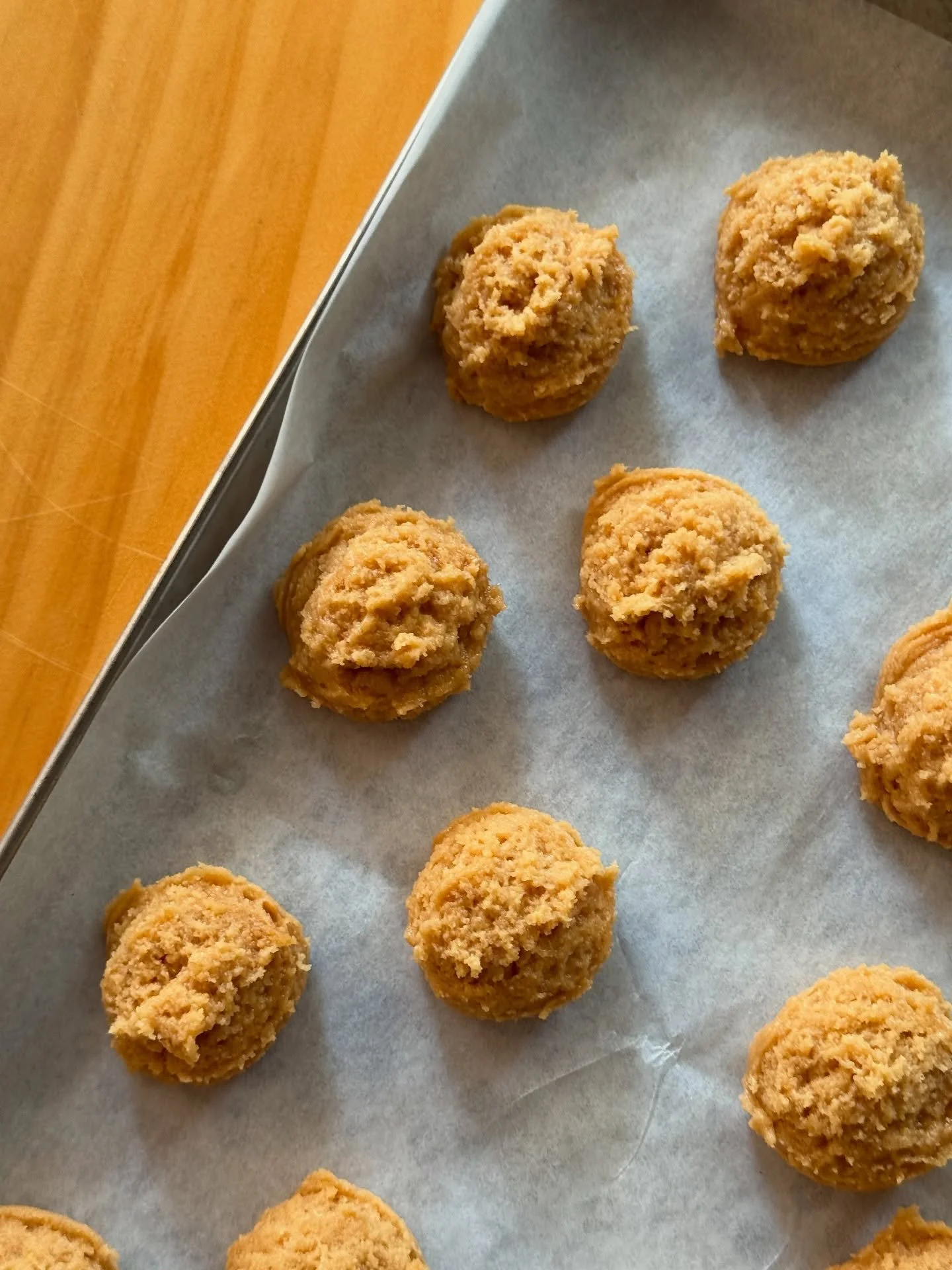 Recent behind the scenes…
1. Custom smaller sesame caramel cookies ๐ช๐ช๐ช for a collab 
2. Chef cooler ๐ผโ๏ธ packed and on the move 
3. Farm fresh eggs ๐ฅ๐ณ(gifted) and new cutting board (woohoo)
4. Writing some new recipes ๐๐for in-home mea