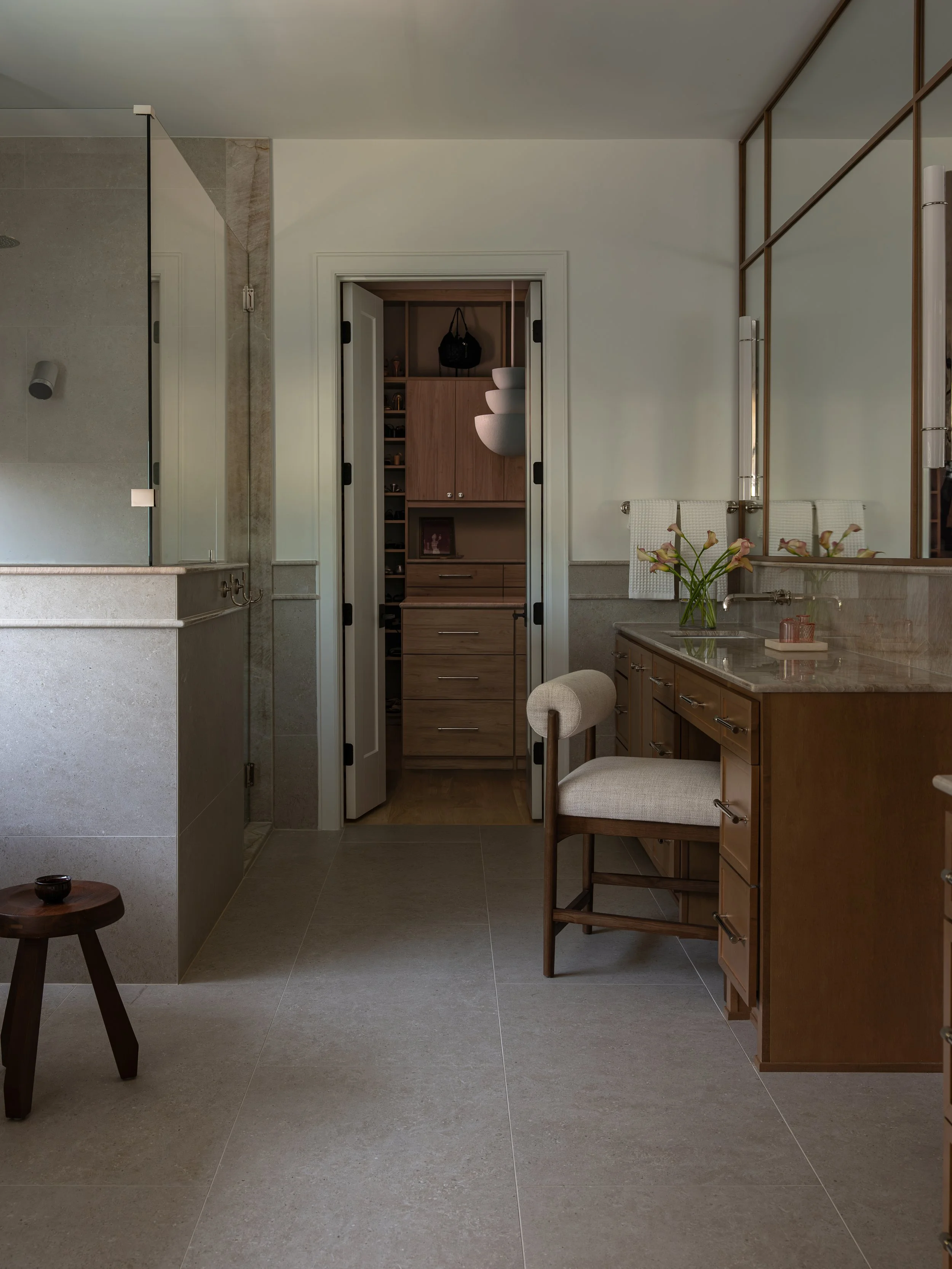 10_Bathrooms.JPG