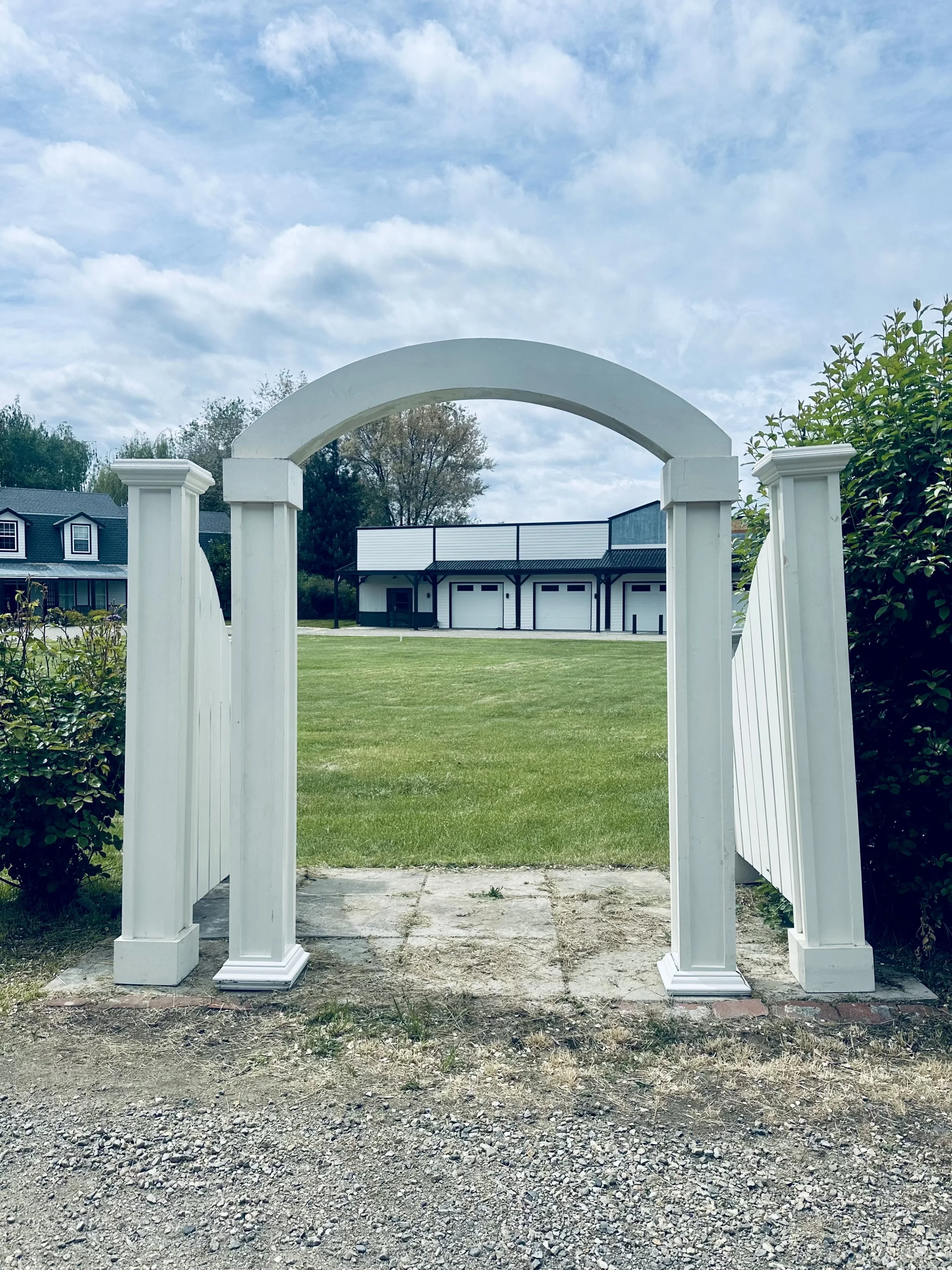 White arch for rent for wedding use in Kelowna