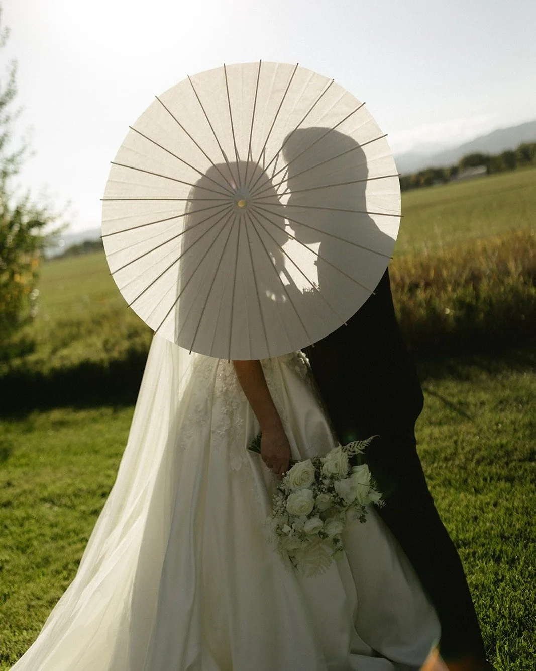 Parasols and fall weddings...

Venue @burning_sky_farm
Planner @pepperandjuneevents
Photography @graciewilsonphotography
Florals @rosemaryfloralco

#wedding #bride #groom #coloradowedding #coloradoweddingplanner #luxurywedding #villawedding #weddingi