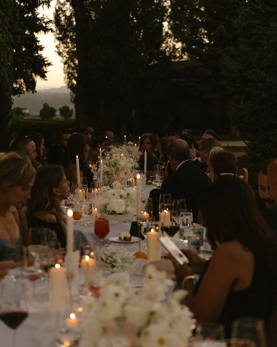 Nights like these 🥂

Venue @burning_sky_farm
Planner @pepperandjuneevents
Photography @graciewilsonphotography
Florals @rosemaryfloralco

#wedding #bride #groom #coloradowedding #coloradoweddingplanner #luxurywedding #villawedding #weddingispiration
