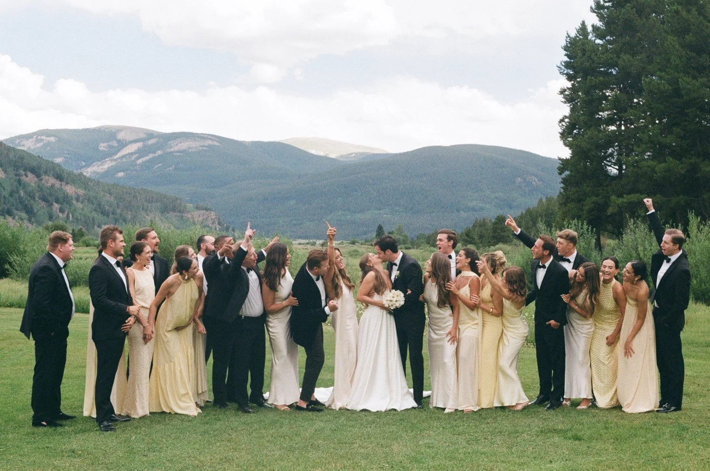 🫶

Venue @camphaleweddings
Photography @laurenvandame
Planning @pepperandjuneevents
Hair and Makeup @madisonshairmakeup
Florals @andmadisonfloral

#weddingplanning #wedding #brideandgroom #bride #groom #weddingdress #coloradoweddingplanner #weddingi