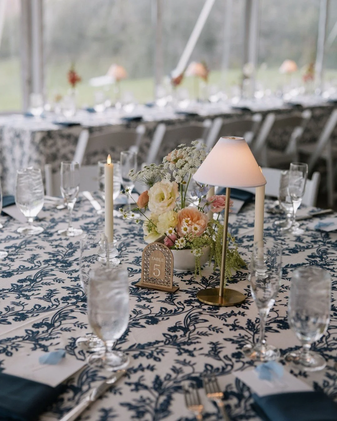 Printed linens and table lamps 🤍

Venue @arrowheadcoloradoevents
Photography @malenamorrisonphoto
Coordination and Design @pepperandjuneevents
Florals @callalaneflorals

#weddingplanning #wedding #brideandgroom #bride #groom #weddingdress #coloradow
