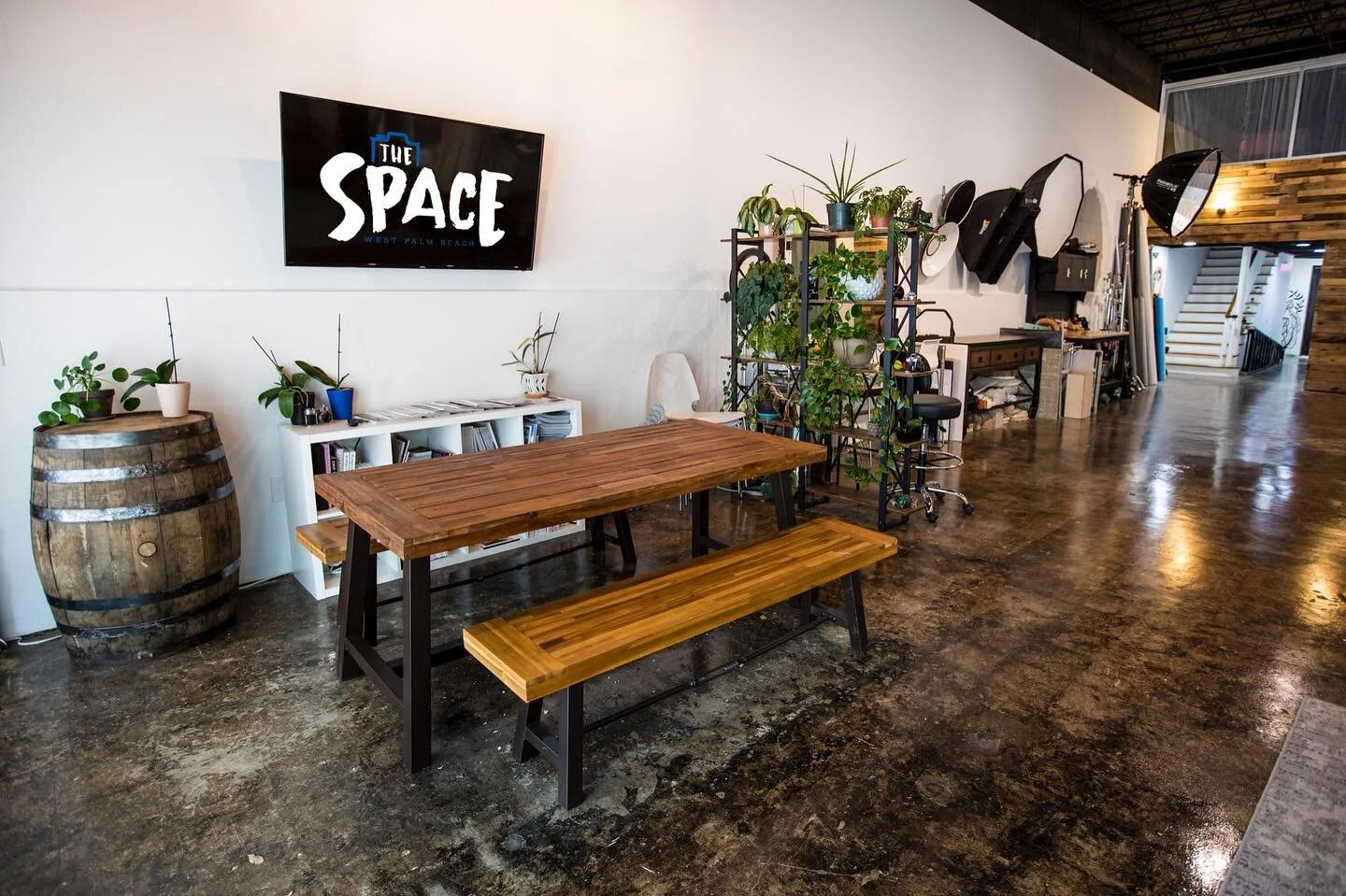 Come create at Space

#SpaceWPB #photographystudio #photostudio #rentalstudio #westpalmbeachphotostudio #wpbphotostudio