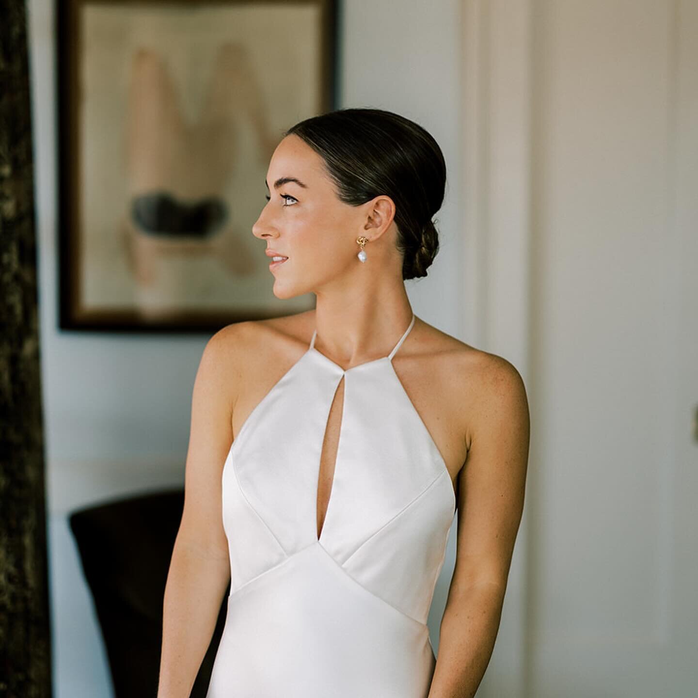 Our bride Nicki, is Clean Makeup Girl GOALS with her flawless skin and glowy makeup! 

Photography: @readyluck 
Venue: @boweryhotel @boweryhotel_events 
Planning + Design: @ashleydouglassevents 
Floral Design: @porcelainvinefloral 
Band: @theelevenmu