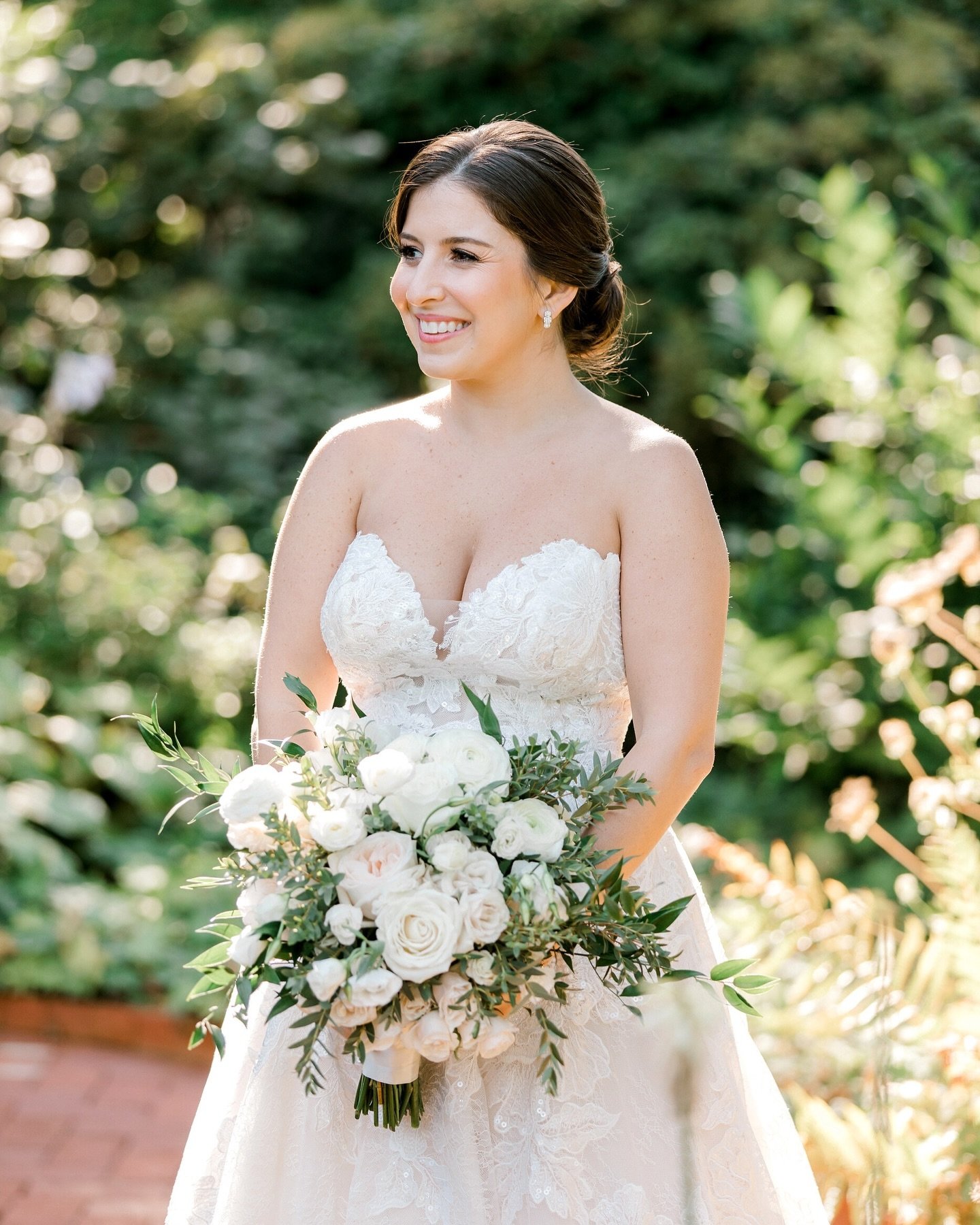 Our bride Jessica radiating with that natural glow ✨

Hair + Makeup: @beautini
Photographer: @tanyasalazarphoto
Dress:&nbsp;@louvienne&nbsp;@lovelybride
Shoes:&nbsp;@manoloblahnik
Planner:&nbsp;@whitneyeventsny
Florist:&nbsp;@brideandblossom
Venue:&n