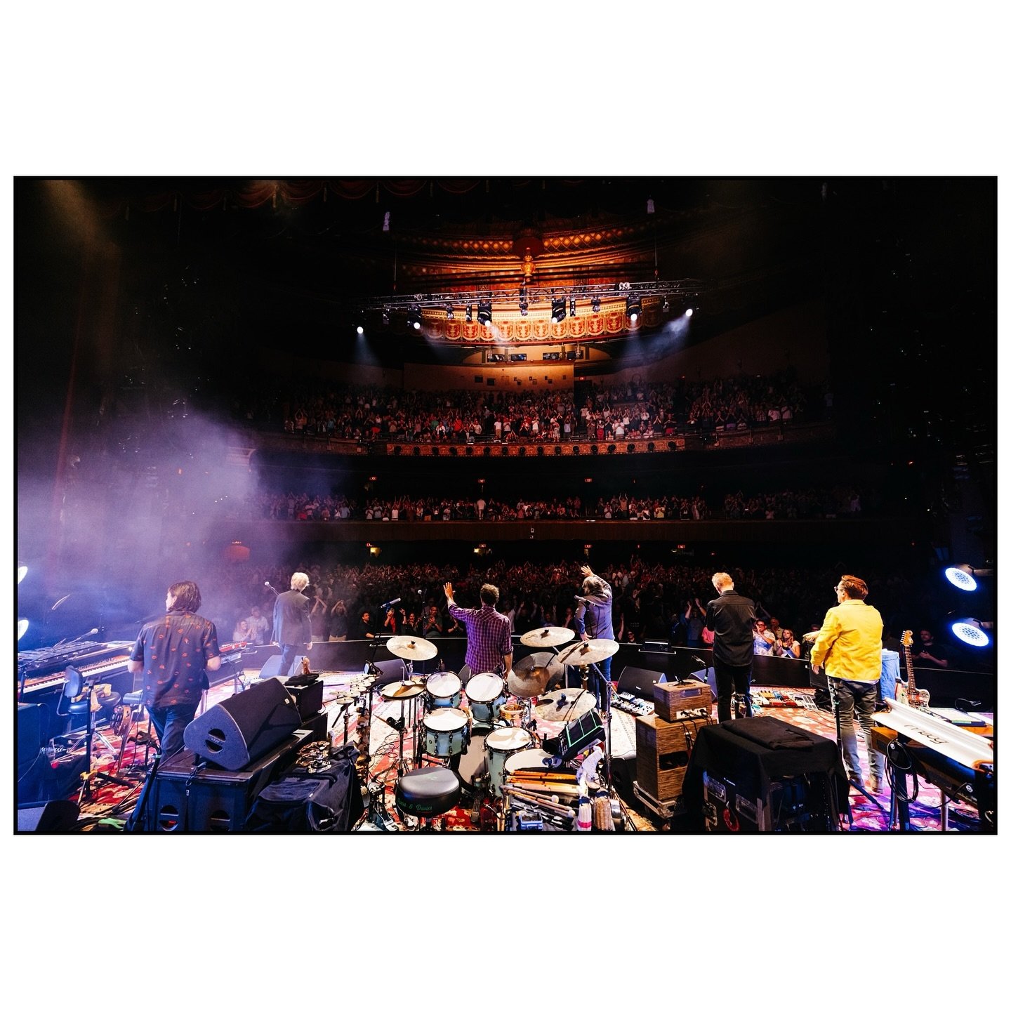 Wilco &bull; The Beacon Theatre &bull; 2024

A quick scene from the sold out 06.22 show at the Beacon Theatre. 

#wilco #musicphotography #thebeacontheatre #nyc