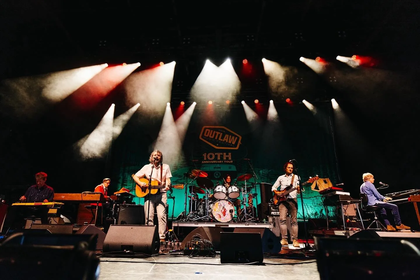 A few more scenes from Wilco at the Outlaw Festival in Gilford NH. 

@outlawmusicfestival 
@wilco 

#outlawfestival2025 #outlawmusicfestival #wilco #lakewinnipesaukee #gilfordnh #fenderjazzmaster #banknhpavilion #musicphotographer #casinoqueen #bobdy