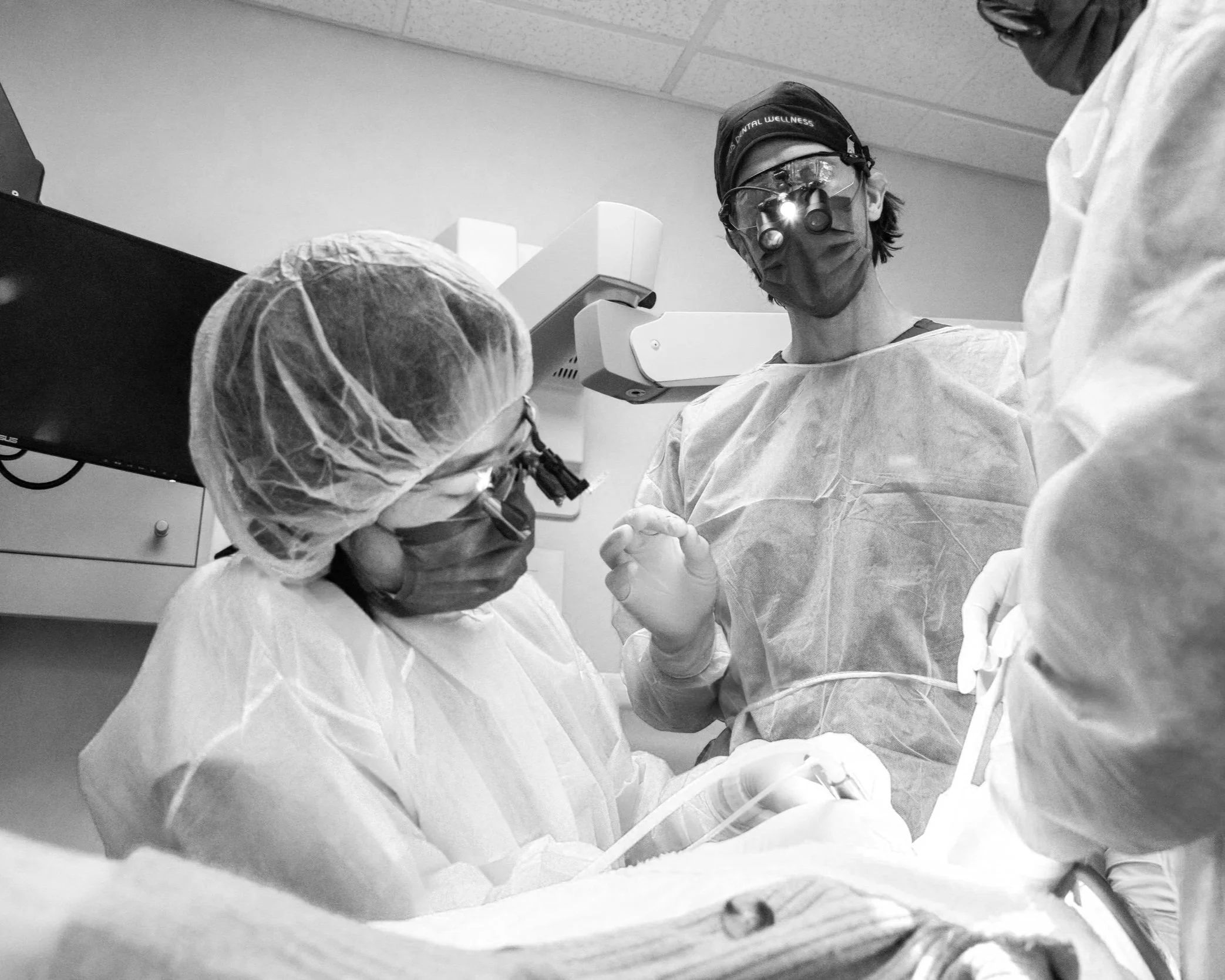 Dr+DeLong+teaching+Dr.+Han-4.jpg
