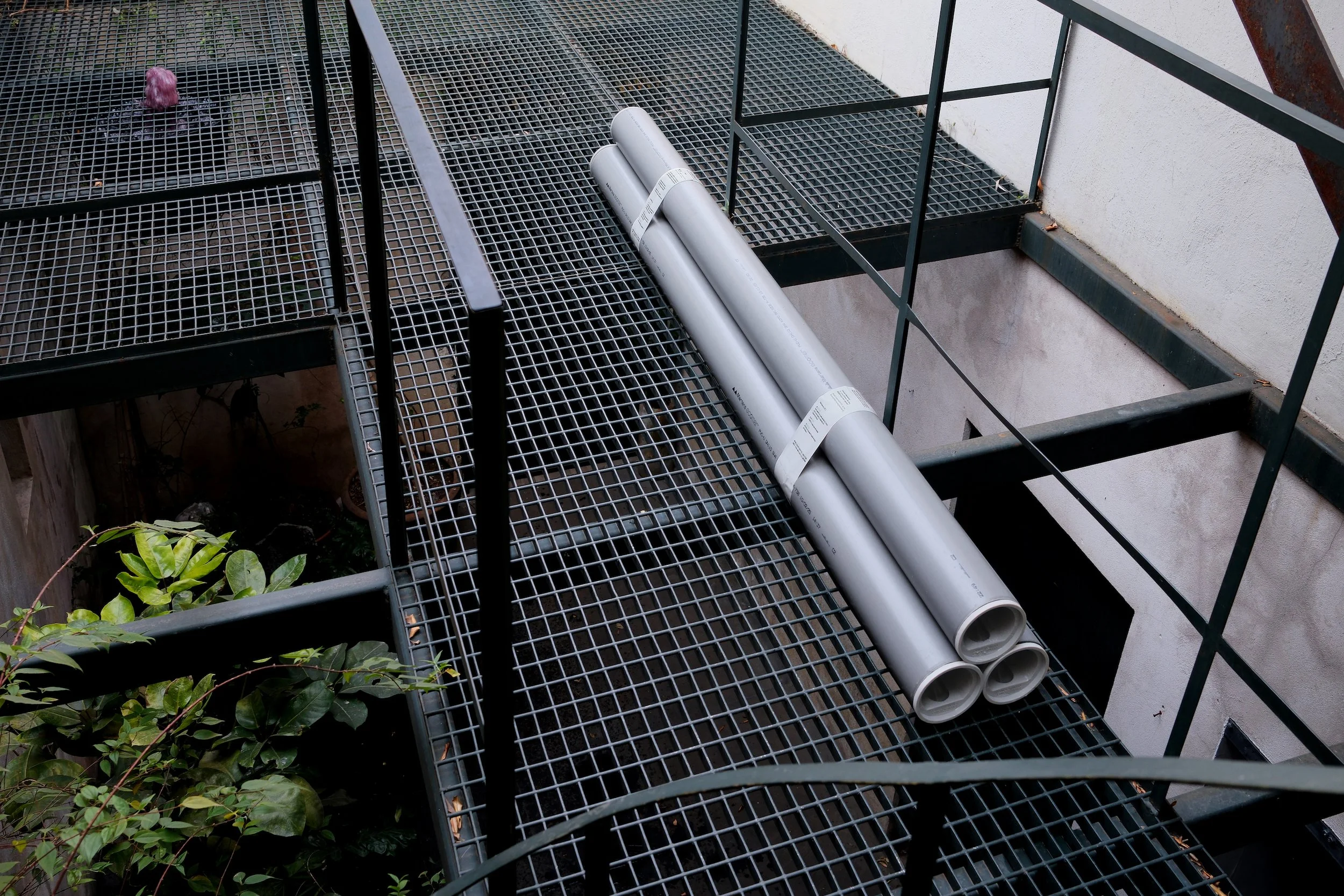 Rodrigo Red Sandoval Hydra top view installation on metal structure, Croma