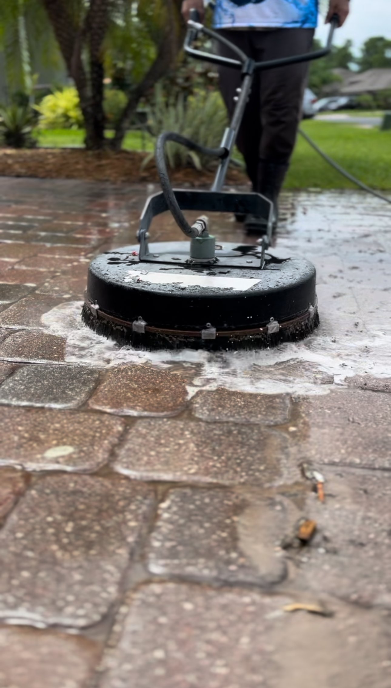 Pressure Washing vs. Soft Washing: What’s the Difference?