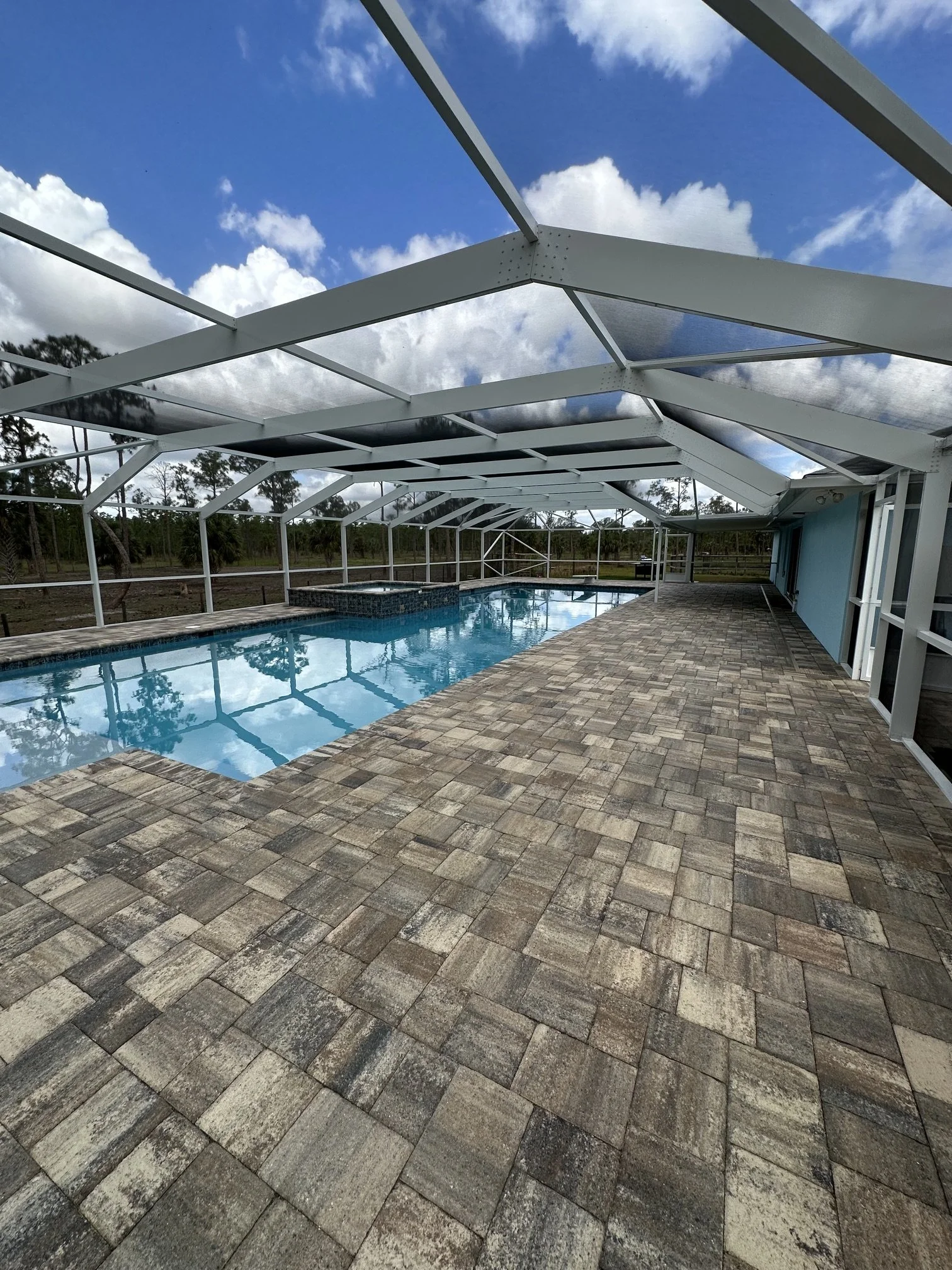 Professional paver sealing and travertine sealing services in Melbourne, Palm Bay, West Melbourne, Melbourne Beach, Indialantic, Satellite Beach, Indian Harbour Beach, Cocoa Beach, Rockledge, Sebastian, and Vero Beach by Press Seal, protecting brick