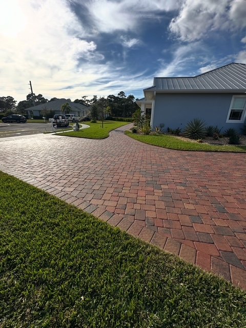 Professional paver sealing and travertine sealing services in Melbourne, Palm Bay, West Melbourne, Melbourne Beach, Indialantic, Satellite Beach, Indian Harbour Beach, Cocoa Beach, Rockledge, Sebastian, and Vero Beach by Press Seal, protecting brick 