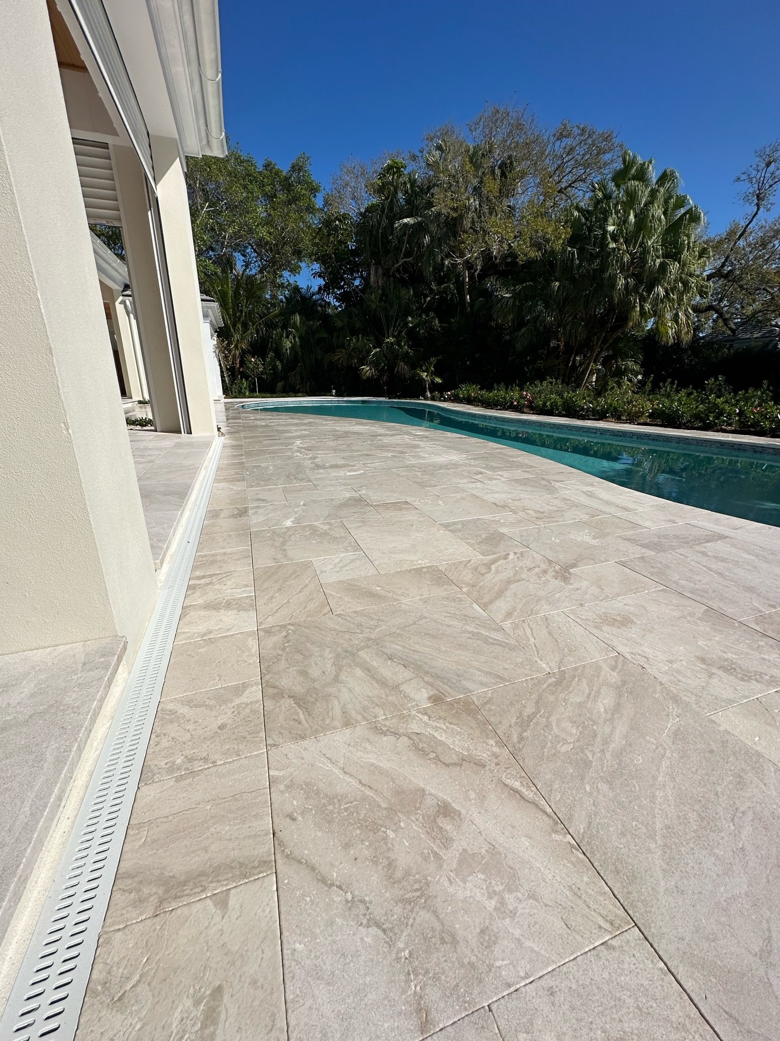 Professional paver sealing and travertine sealing services in Melbourne, Palm Bay, West Melbourne, Melbourne Beach, Indialantic, Satellite Beach, Indian Harbour Beach, Cocoa Beach, Rockledge, Sebastian, and Vero Beach by Press Seal, protecting brick 