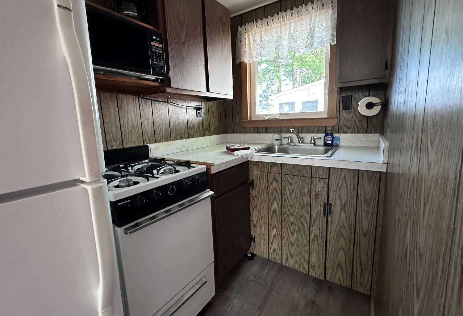 1-Kitchen-Sundeck-Cottages-2026.jpg