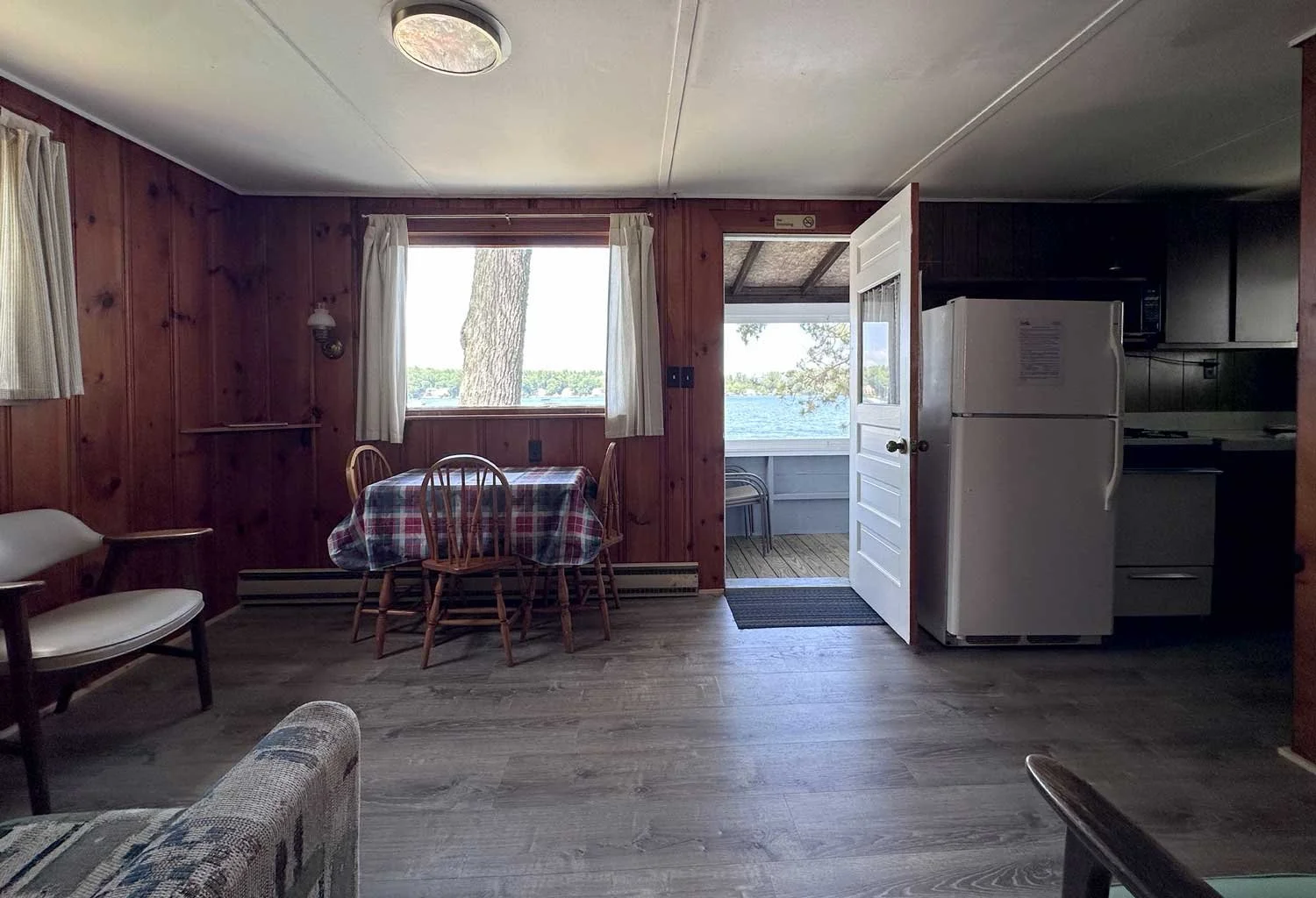 1-Living-Room2-Sundeck-Cottages-2026.jpg