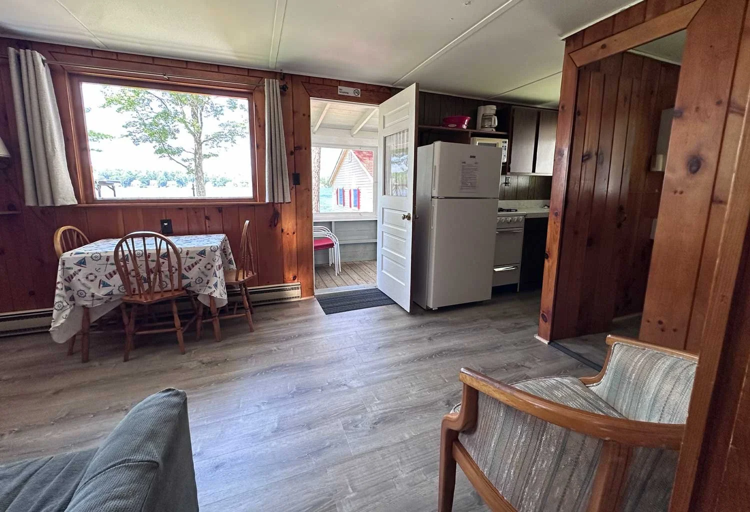 3-Living-Room2-Sundeck-Cottages-2026.jpg