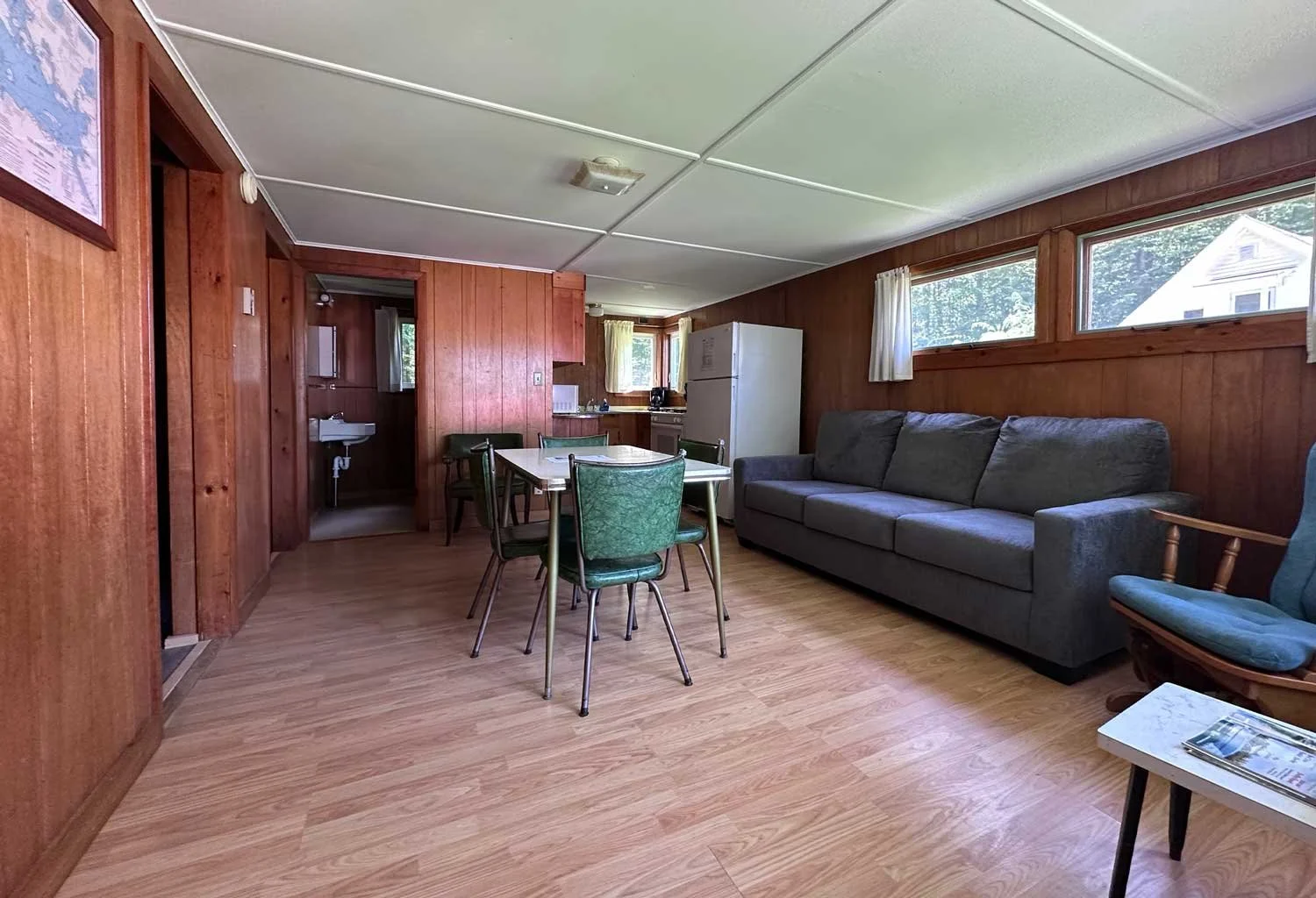 8-Living-Room-Sundeck-Cottages-2026.jpg