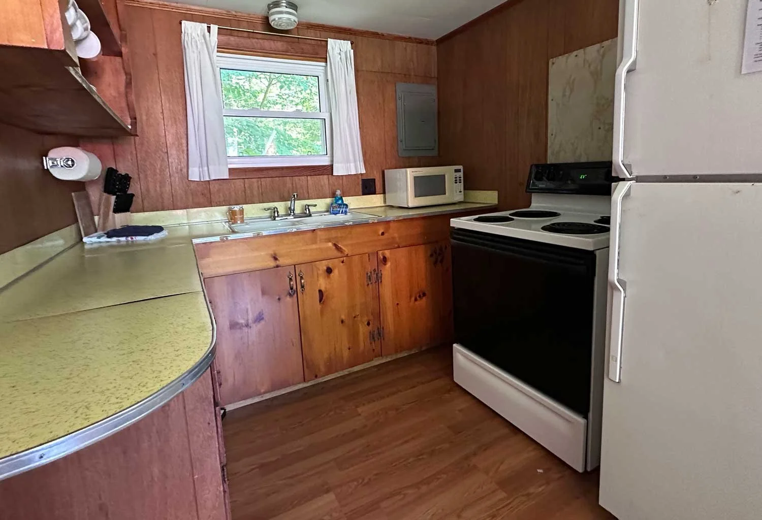 9-Kitchen-Sundeck-Cottages-2026.jpg