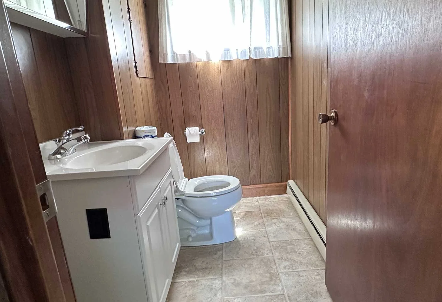 6-Bathroom1-Sundeck-Cottages-2026.jpg