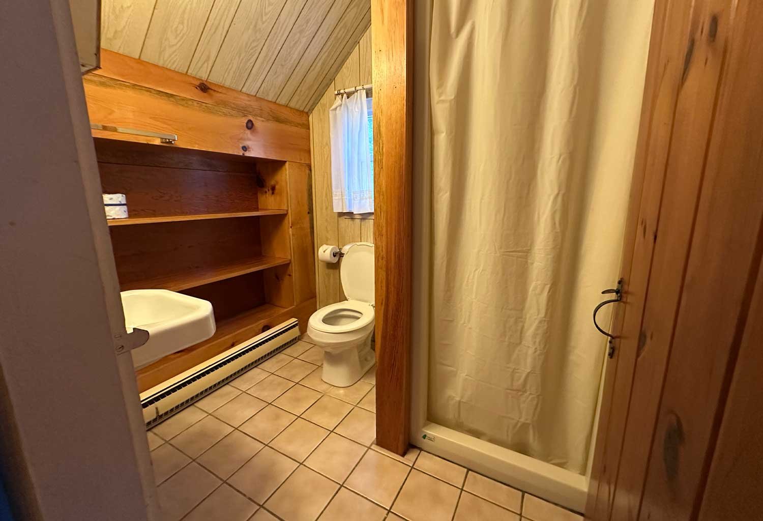 6-Bathroom2-Sundeck-Cottages-2026.jpg