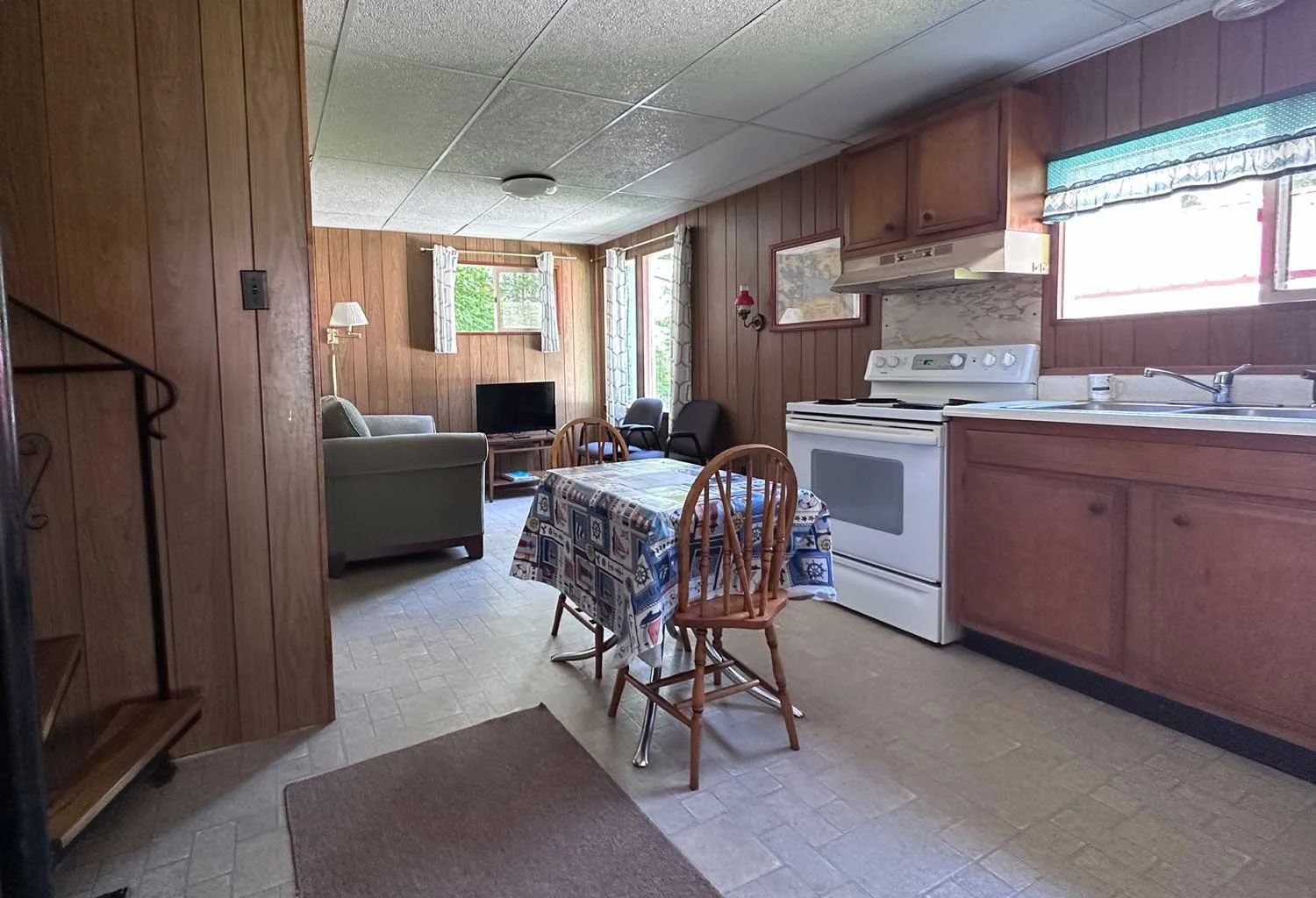 6-Living-Room-Sundeck-Cottages-2026.jpg