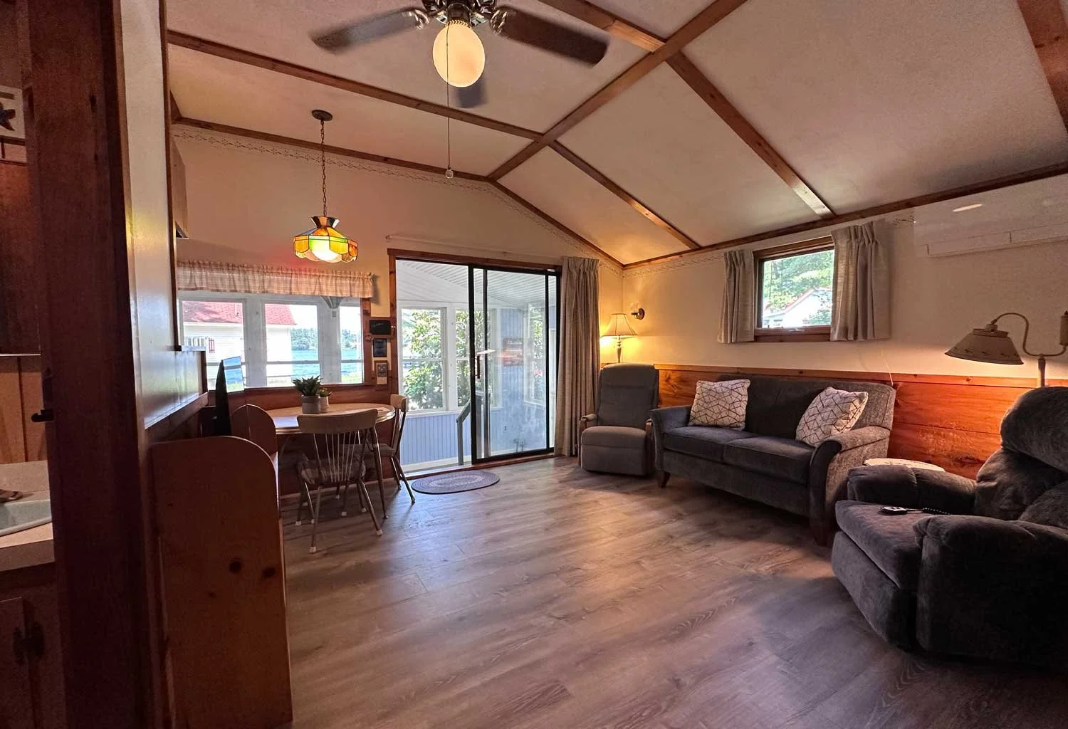 11-Living-Room1-Sundeck-Cottages-2026.jpg