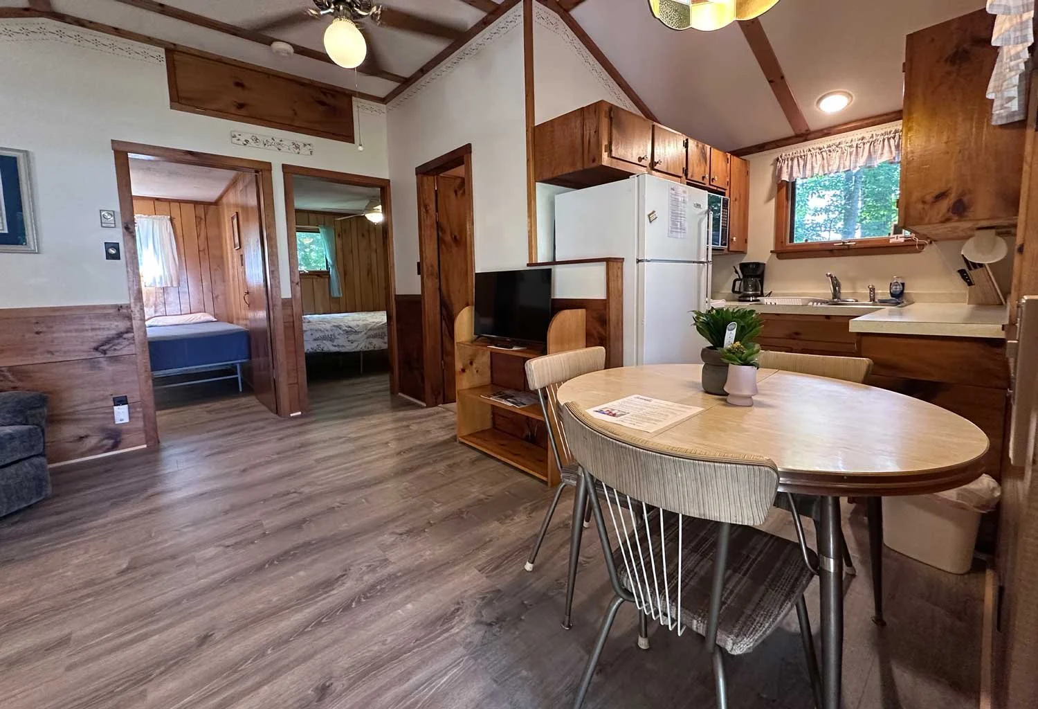 11-Living-Room2-Sundeck-Cottages-2026.jpg