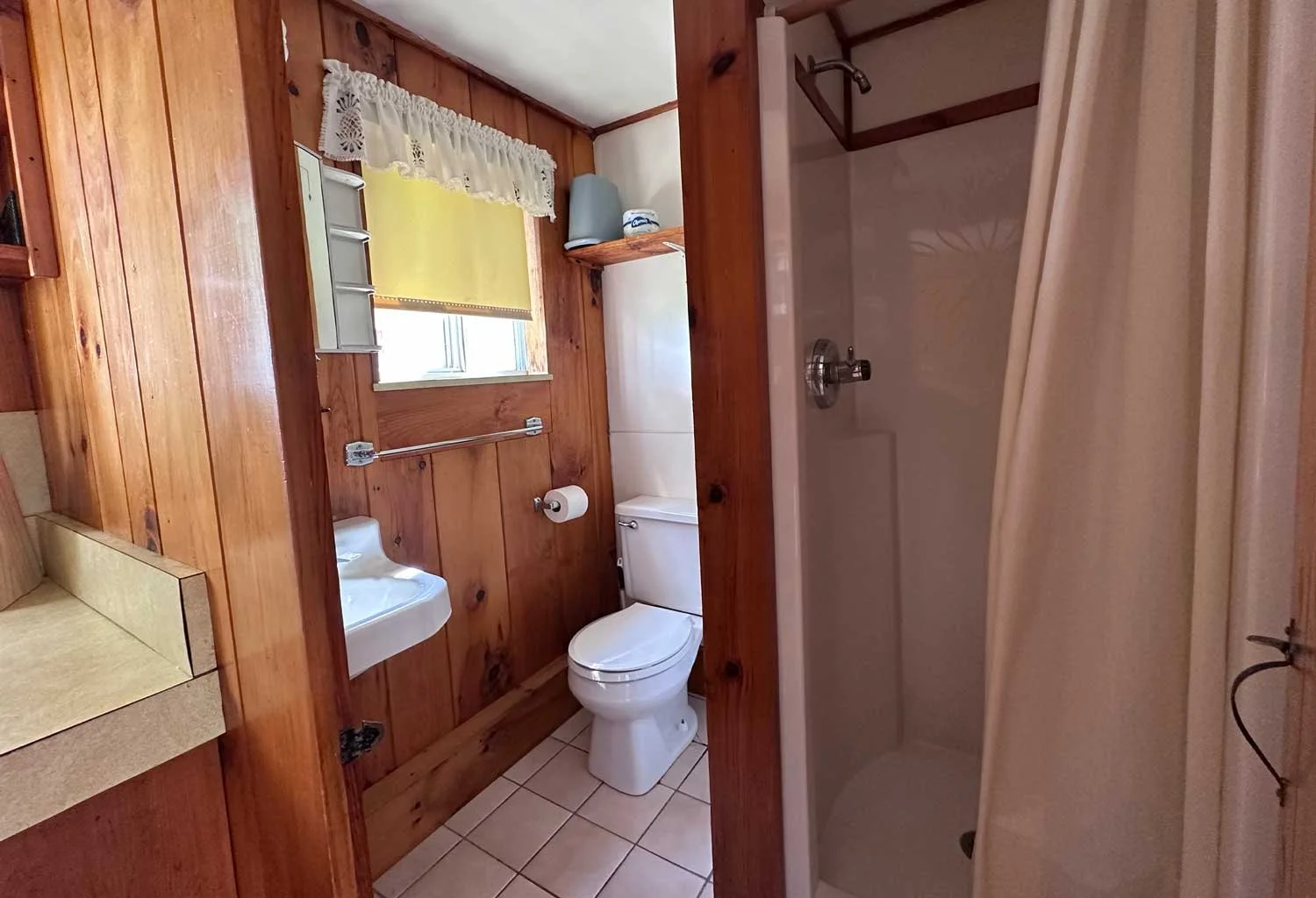 7-Bathroom-Sundeck-Cottages-2026.jpg