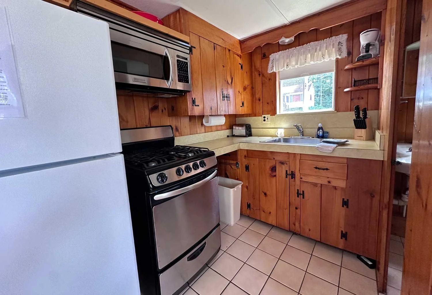 7-Kitchen-Sundeck-Cottages-2026.jpg