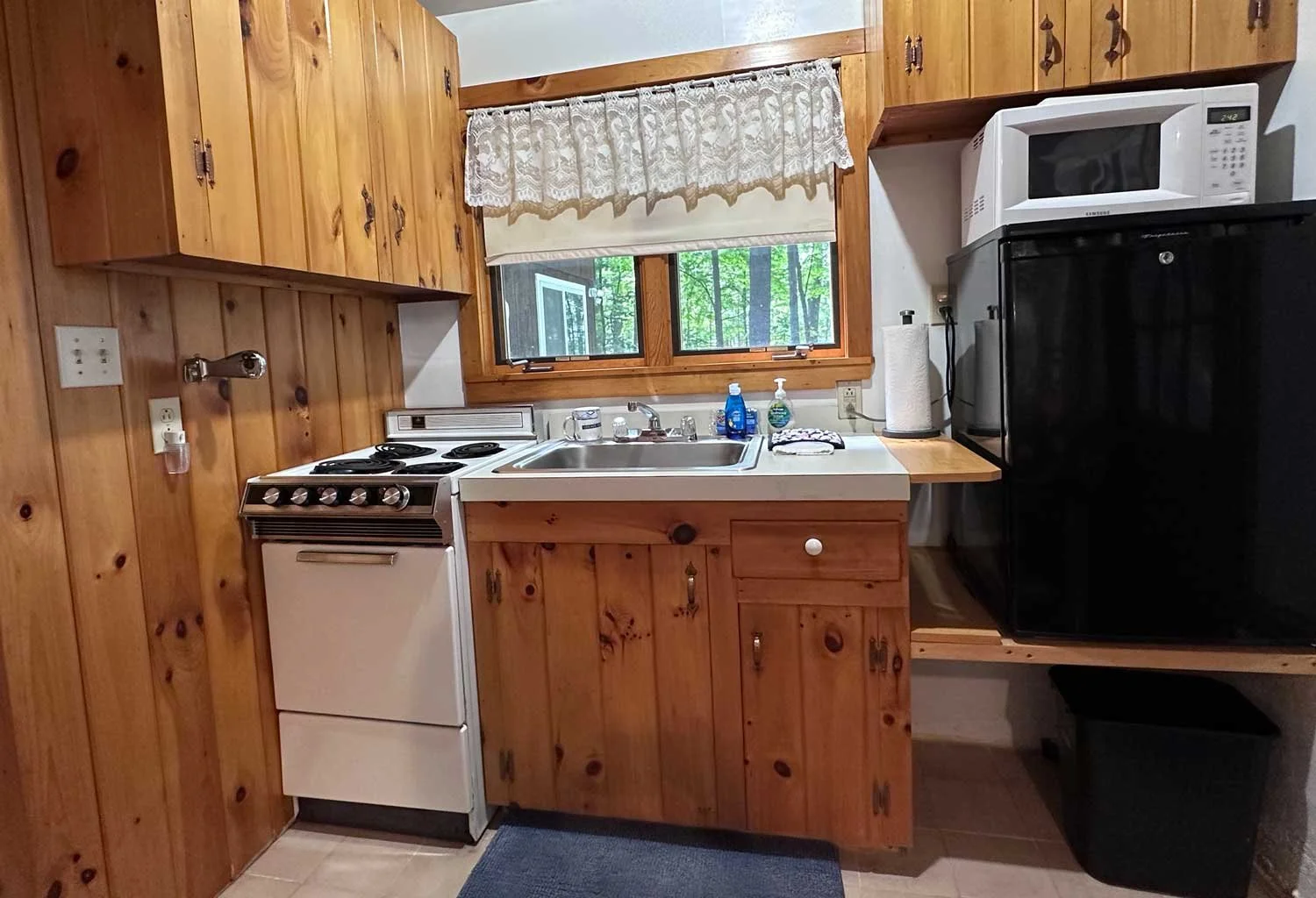 Studio-Kitchen-Sundeck-Cottages-2026.jpg