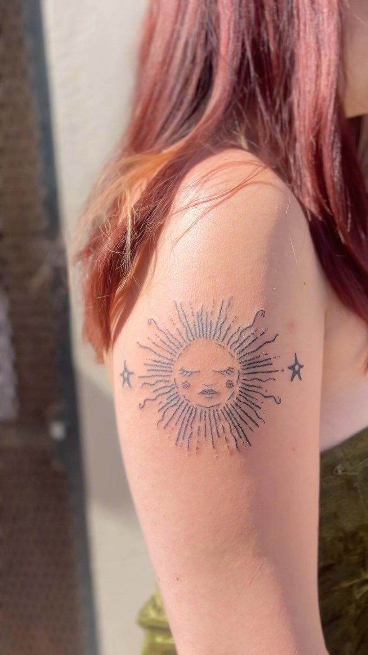 -ˋˏ ༻𖤓༺ ˎˊ- sleepy sol for my sister -ˋˏ ༻𖤓༺ ˎˊ- handpoke tattoo -ˋˏ ༻𖤓༺ ˎˊ-
-ˋˏ ༻𖤓༺ ˎˊ-
#brighton #handpoke #handpokeartist #brightonandhove #brightontattoo #tattoo #tattooartist #finelinetattoo#spiritualtattoo #magictattoo #art #tattoostudio #